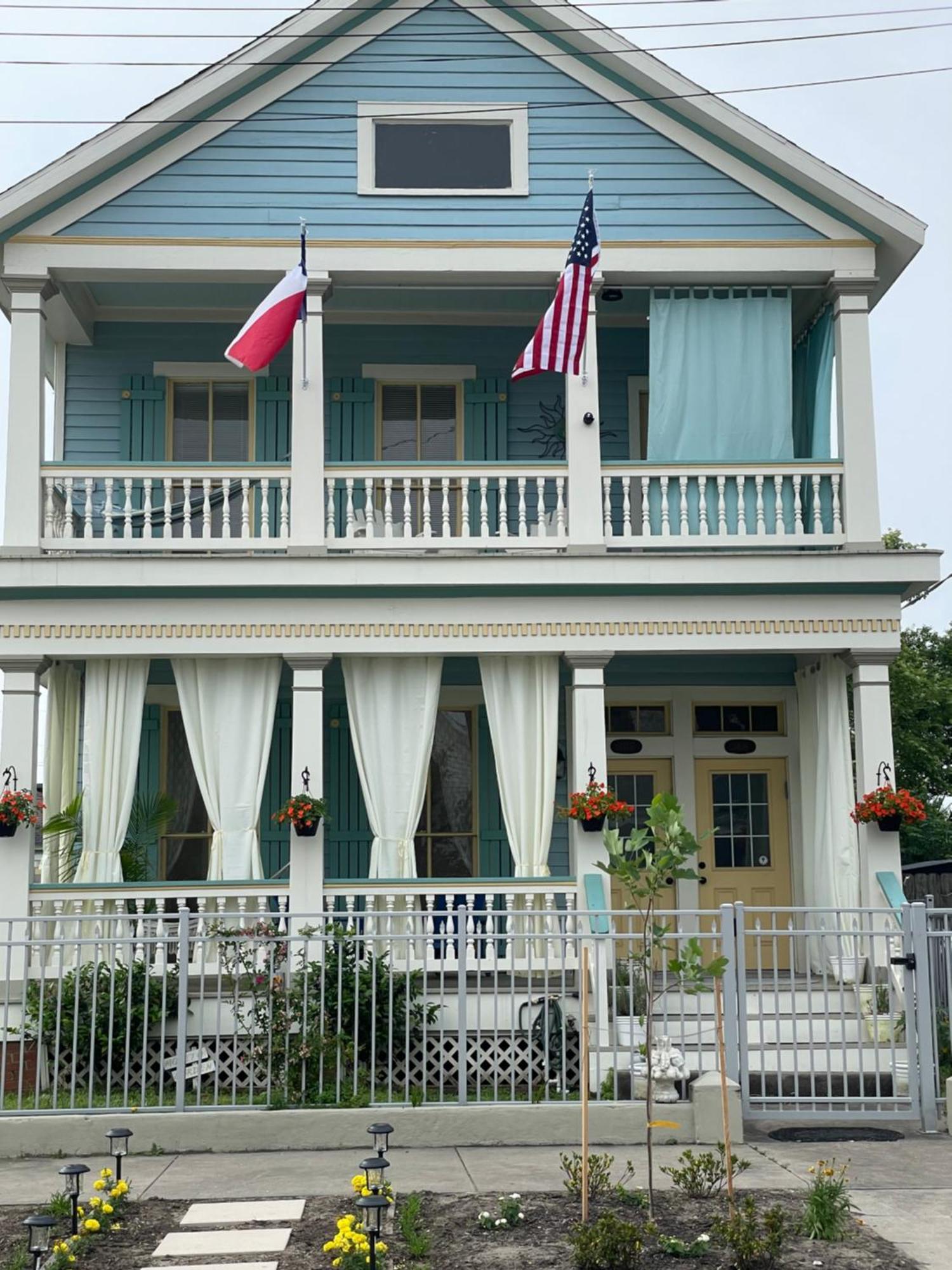 French Cowboy Apartment Galveston Exterior photo