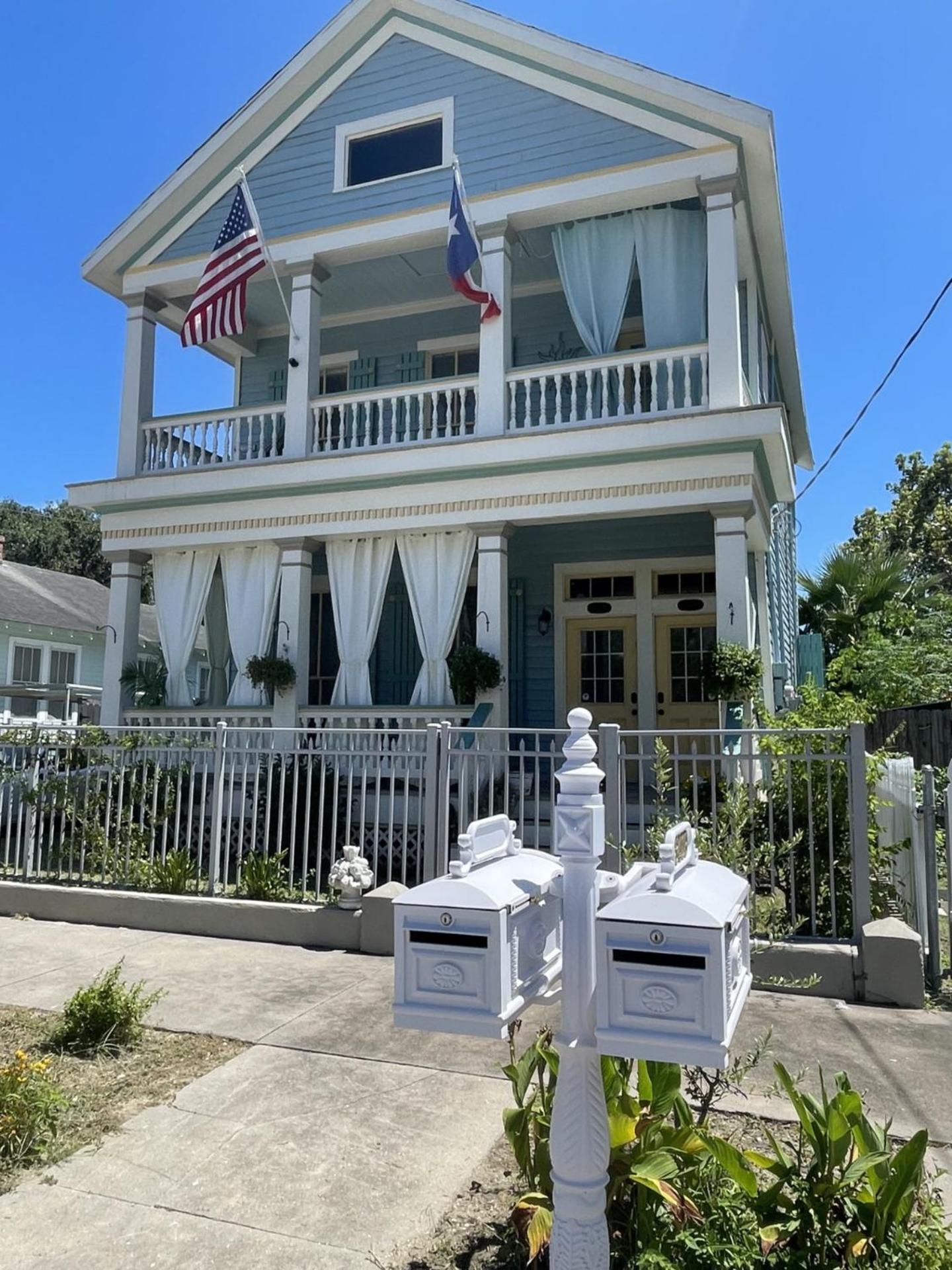 French Cowboy Apartment Galveston Exterior photo